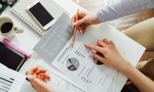 El marketing digital requiere experiencia real y equipos certificados, no solo creatividad