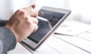 Embudo publicitario: cómo conectar tu pauta con tu funnel de conversión real